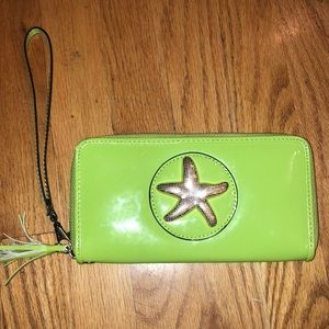 green wallet